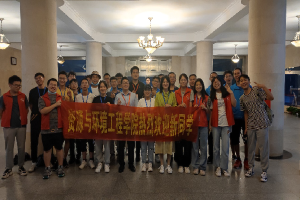 十大买球平台排行榜圆满完成2021级本科生迎新工作