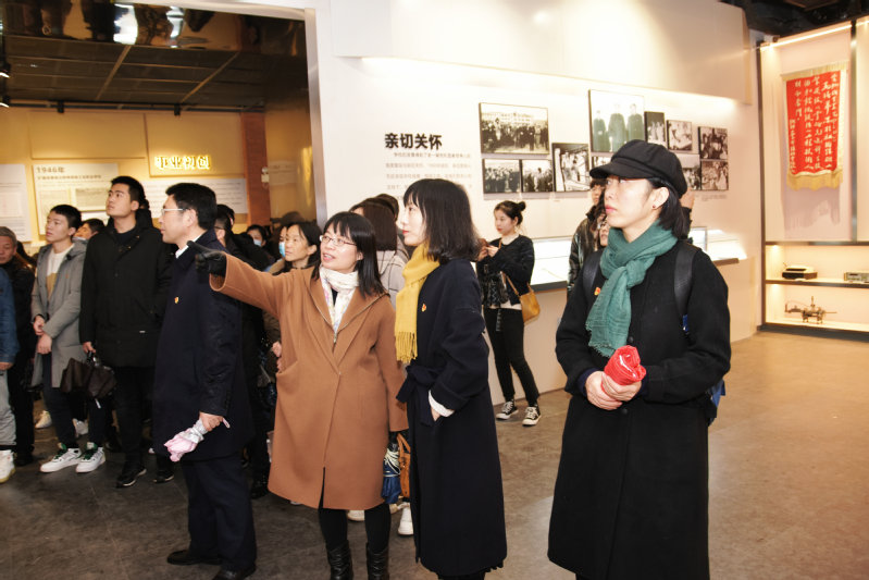 十大买球平台排行榜党委组织师生参观校史馆