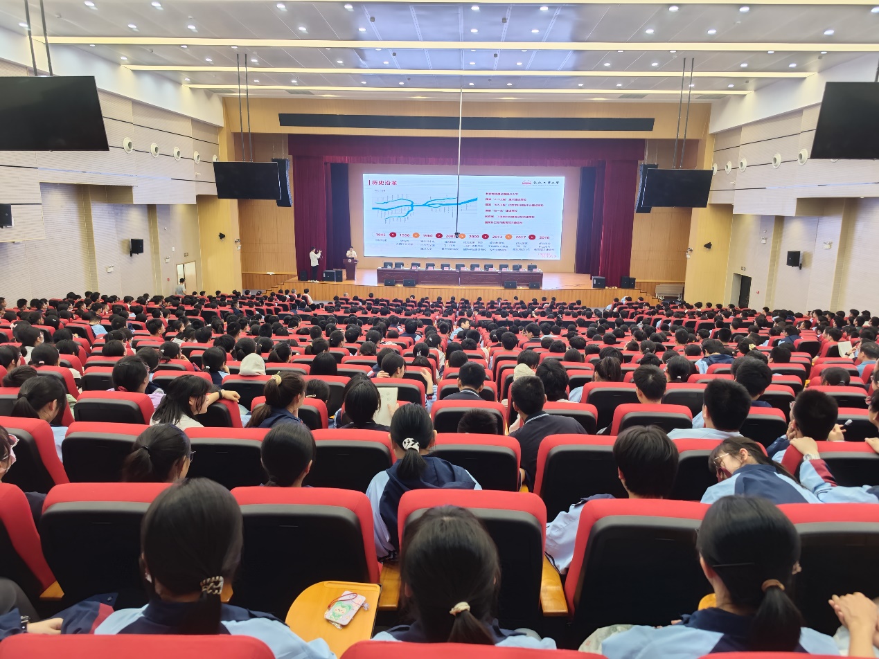 十大买球平台排行榜在铜陵中学签约挂牌正规外围买球十大平台 优质生源基地