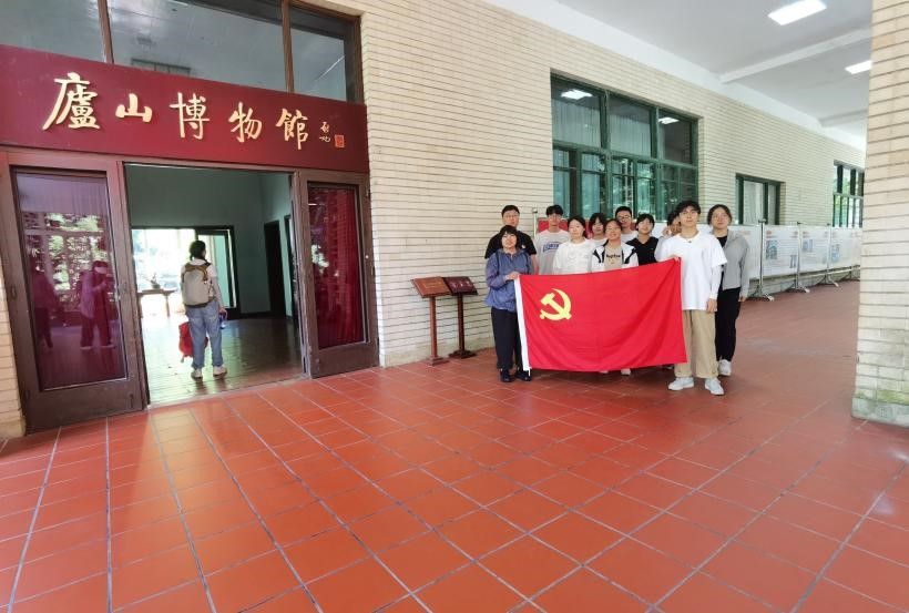 十大买球平台排行榜教师党支部组织开展庐山红色实践活动