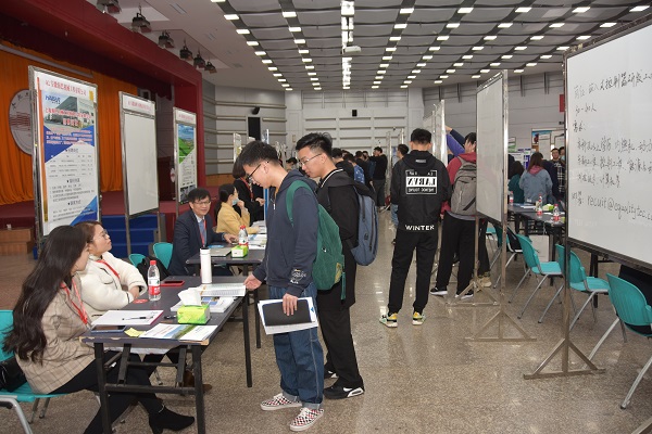 十大买球平台排行榜2021届毕业生“精准就业”专场招聘会成功举行