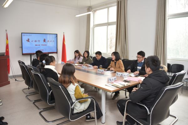 十大买球平台排行榜举行“暖冬工程”发放仪式暨学生座谈会